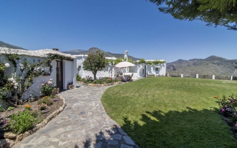  La casa rural y su finca privada